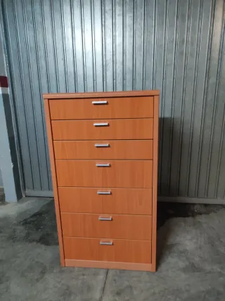 Cassettiera in legno con 7 cassetti
