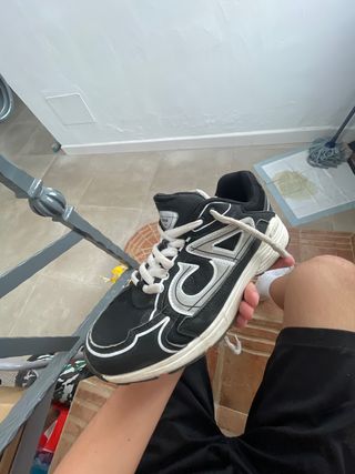 Zapatillas para salir negras y blancas