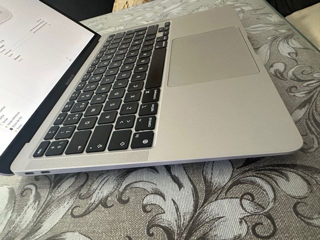 MacBook Air M1 256GB Space Gray 31 ciclos Perfecto