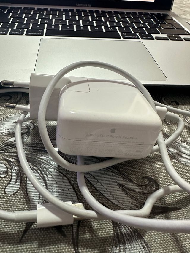 MacBook Air M1 256GB Space Gray 31 ciclos Perfecto