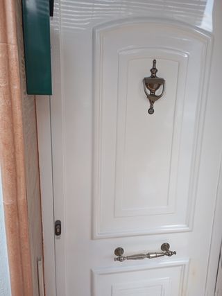 Puerta de aluminio de calle