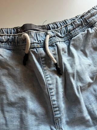 Pantalones vaqueros desgastados azules