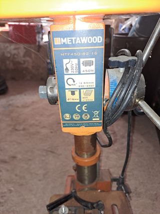 Taladro de columna naranja
