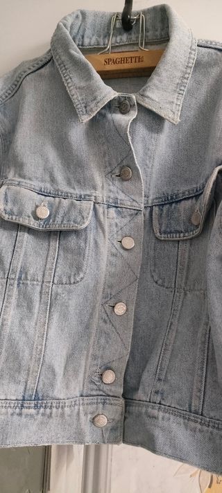 Cazadora vaquera clara