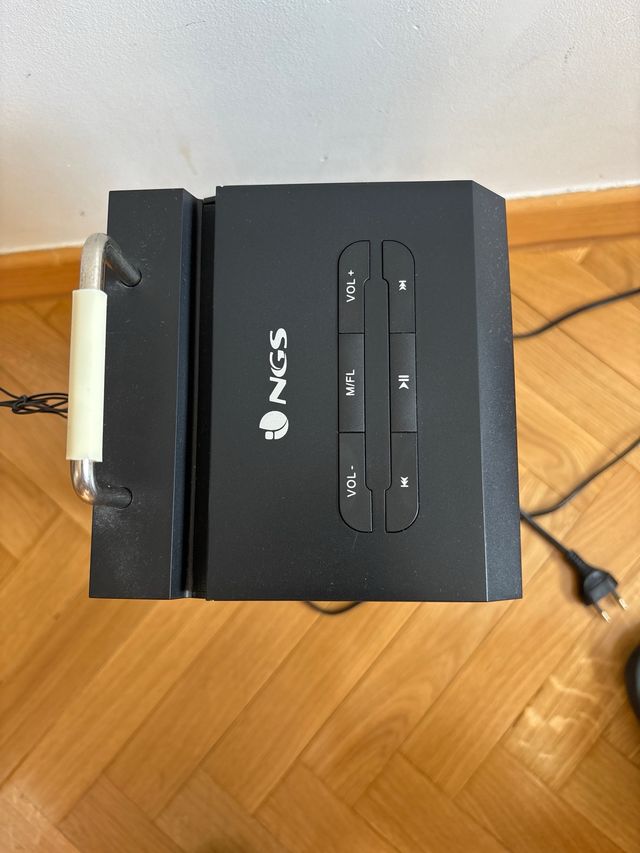 Torre de Sonido NGS Tube Negra y Plateada