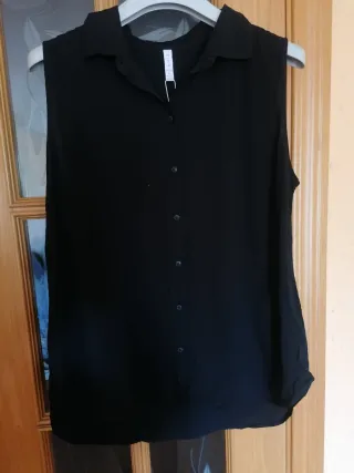 Camisa negra sin mangas