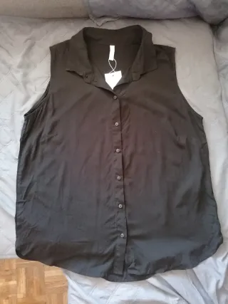 Camisa negra sin mangas