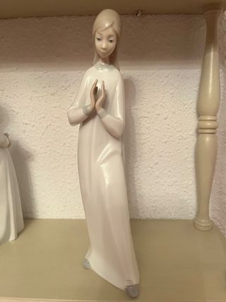 Figura Nao Lladró Joven Orando Porcelana