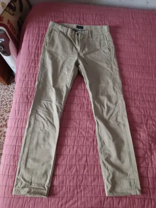 Pantalón chino beige hombre