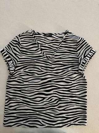 Camiseta SHEIN cebra manga corta
