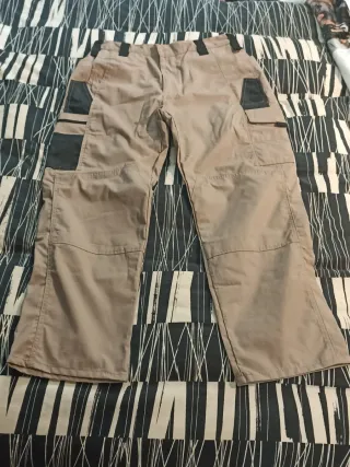 Pantalón de trabajo beige Talla M/L sin estrenar