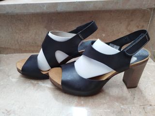 Sandalias de tacón negras