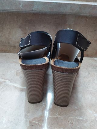 Sandalias de tacón negras