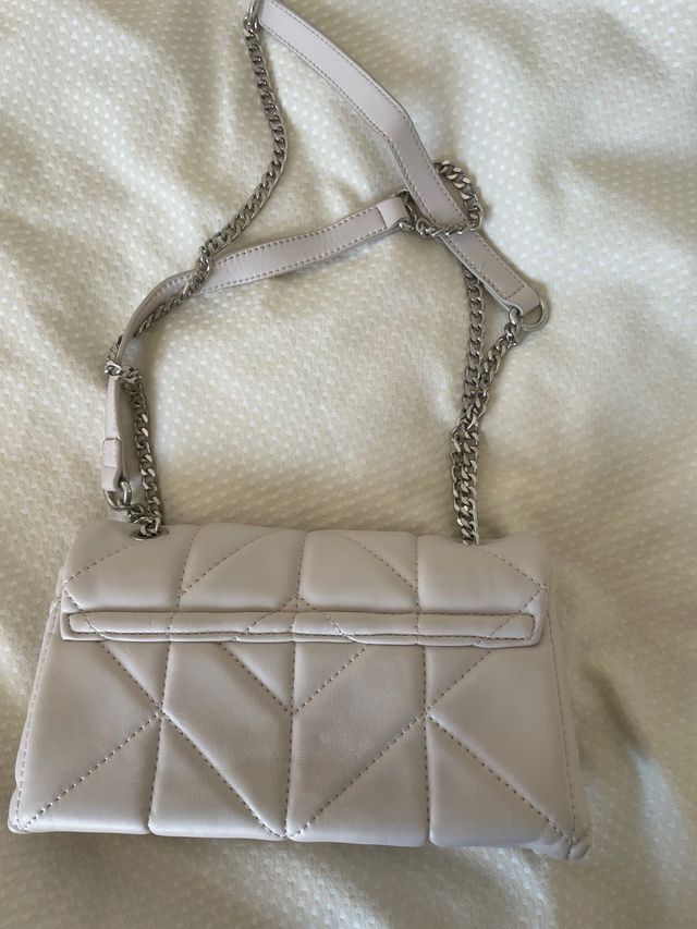 Bolso Beige Acolchado Cadena Plata