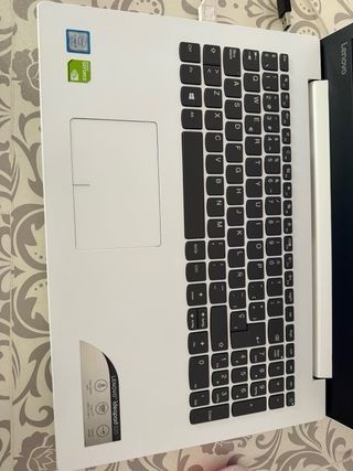 Ordenador portátil Lenovo blanco