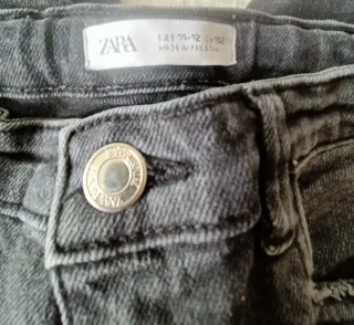 Pantalón vaquero Zara negro.
 talla M