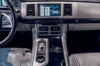 Jaguar XF 2.2 200CV