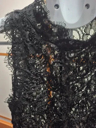 Top encaje negro sin mangas