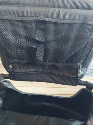 Andador 4 ruedas con freno. Como nuevo.