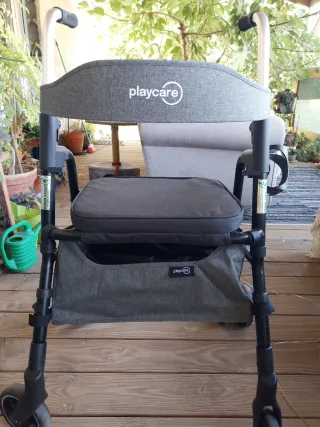 Andador 4 ruedas con freno. Como nuevo.