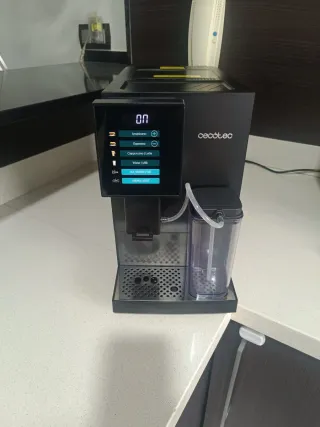 Cafetera Cecotec Superautomática
