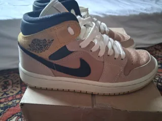 Scarpe Jordan Mid Beige Rosa