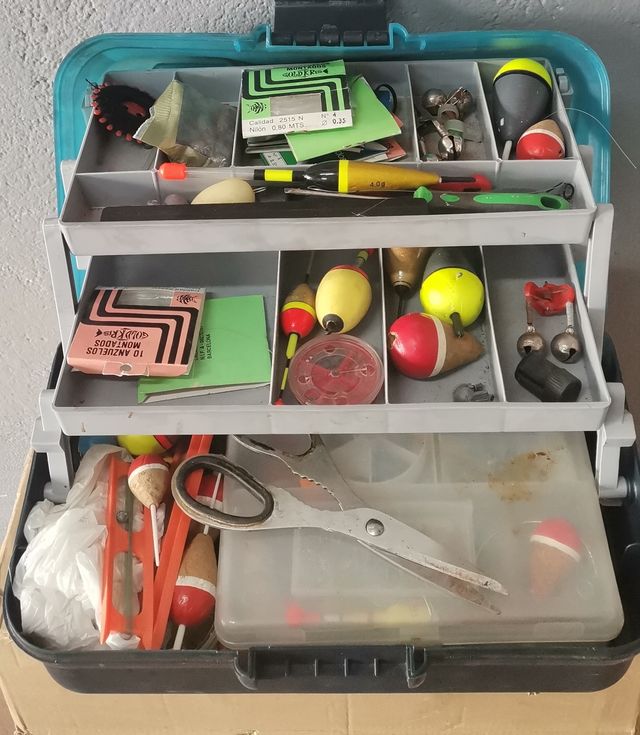 MALETIN DE PESCA +REGALO PIEZAS D Pescar, no envío