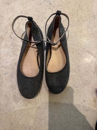 Zapatos negros para niña con adornos
