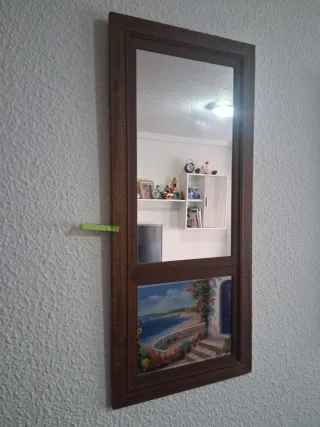Espejo con cuadro decorativo