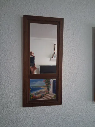 Espejo con cuadro decorativo