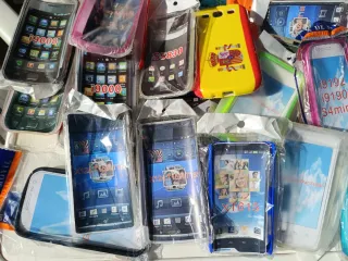 68 cover vintage per vari smartphone degli anni 2000.