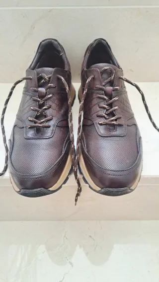 Zapatillas de piel marrones