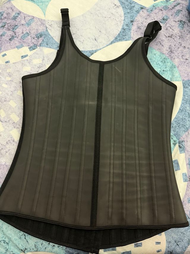 Corsé de hebillas metálicas negro