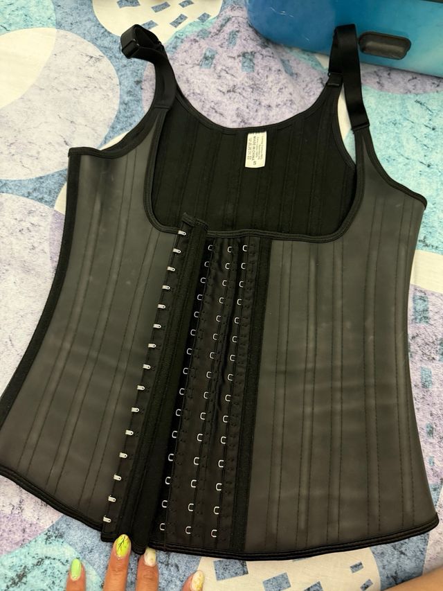 Corsé de hebillas metálicas negro