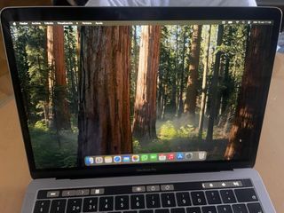MacBook Pro 13' Touch Bar Plata