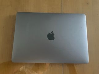 MacBook Pro 13' Touch Bar Plata