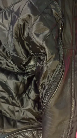 Chaqueta de piel para moto con protecciones