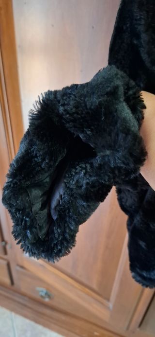 Pelliccia sintetica nera corta