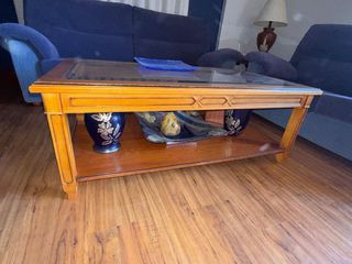 Mesa de centro de madera y cristal