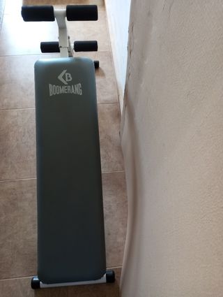 Banco de abdominales Boomerang