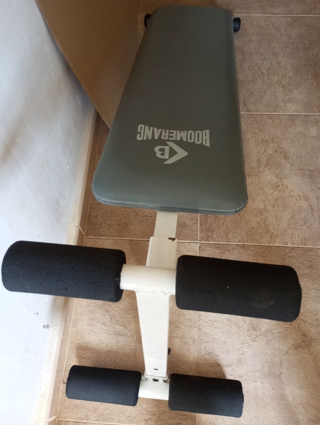 Banco de abdominales Boomerang