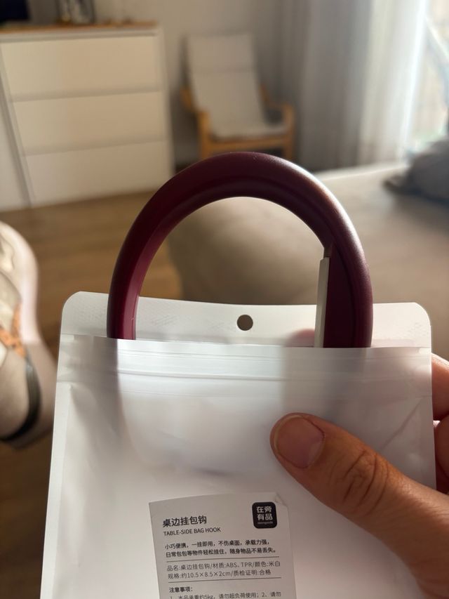 Colgador de bolso para mesa