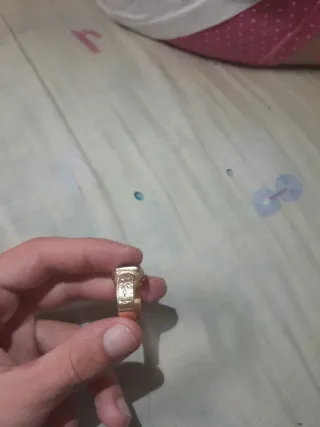 Anillo oro 18k con piedra azul 