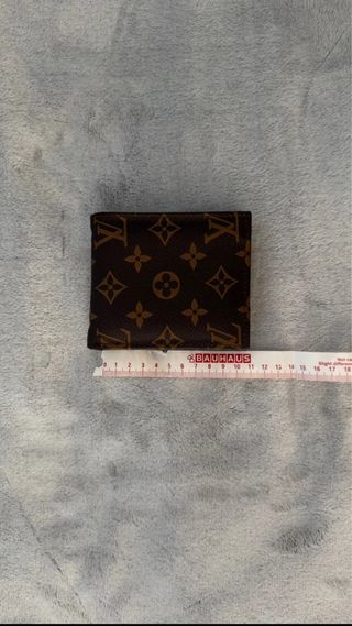 Cartera Louis Vuitton Marrón con Grabado Clásico