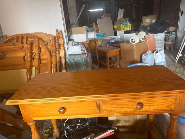 Escritorio de madera maciza