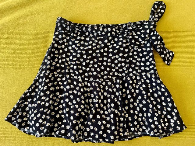 Minifalda Zara flores T. XS