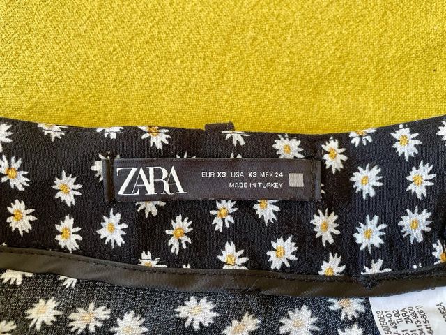 Minifalda Zara flores T. XS