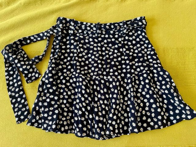 Minifalda Zara flores T. XS