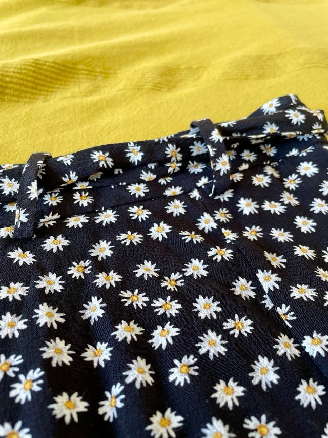 Minifalda Zara flores T. XS