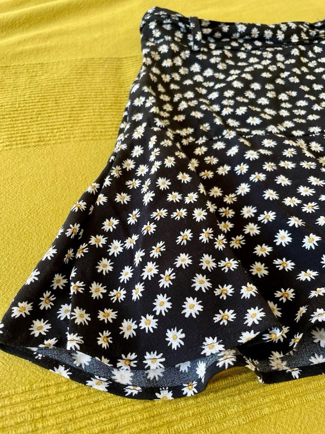 Minifalda Zara flores T. XS